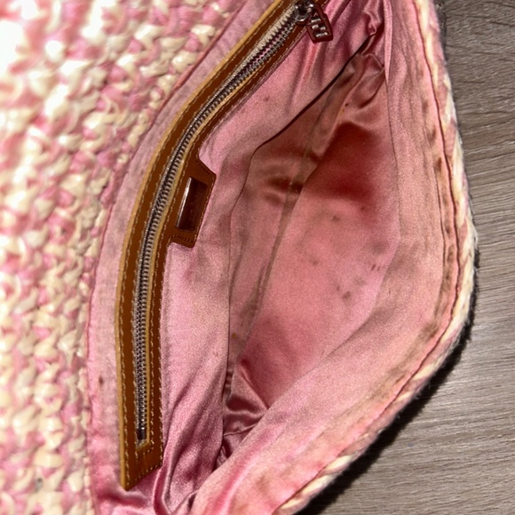 Fendi 2000’s Pink & Caramel Raffia Knit Baguette Bag - Picture 11 of 16